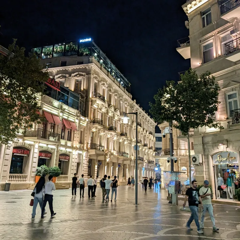 https://d2rzpmb54mcyw0.cloudfront.net/content/guides/baku/baku11.webp