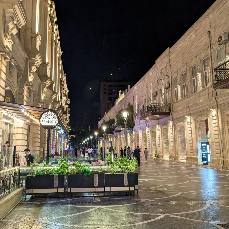 https://d2rzpmb54mcyw0.cloudfront.net/content/guides/baku/baku18.webp