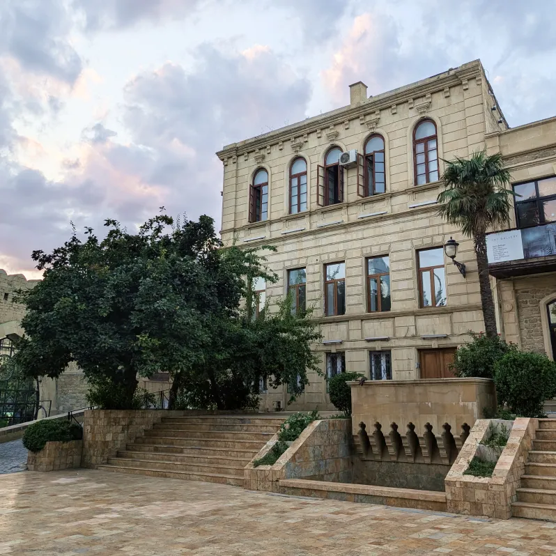 https://d2rzpmb54mcyw0.cloudfront.net/content/guides/baku/baku7.webp