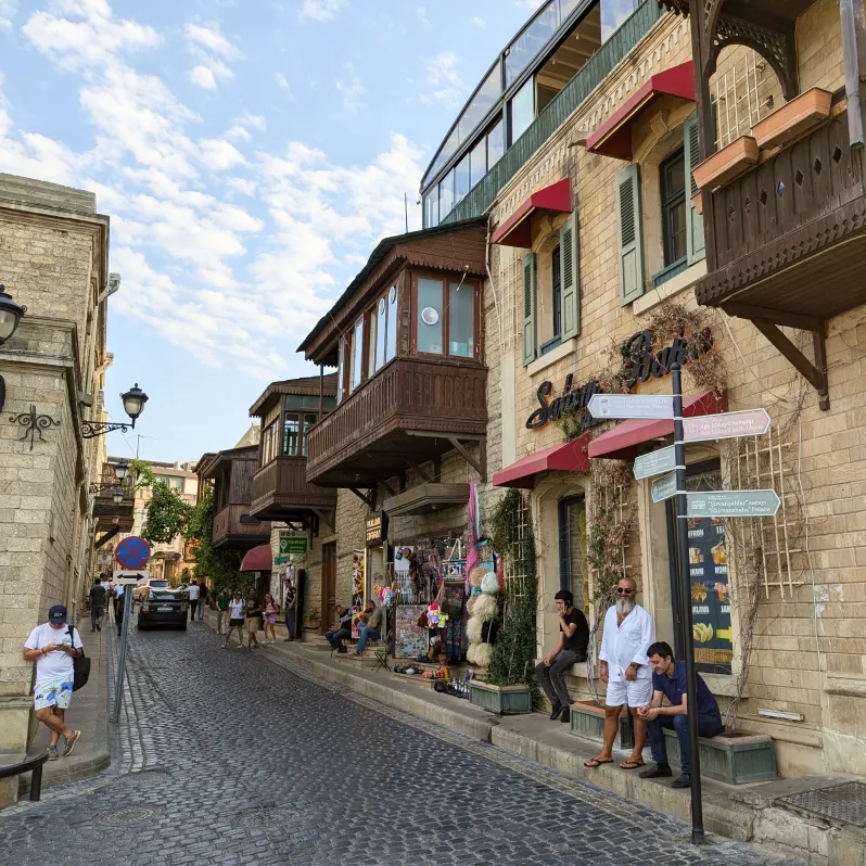 https://d2rzpmb54mcyw0.cloudfront.net/content/guides/baku/baku8.webp