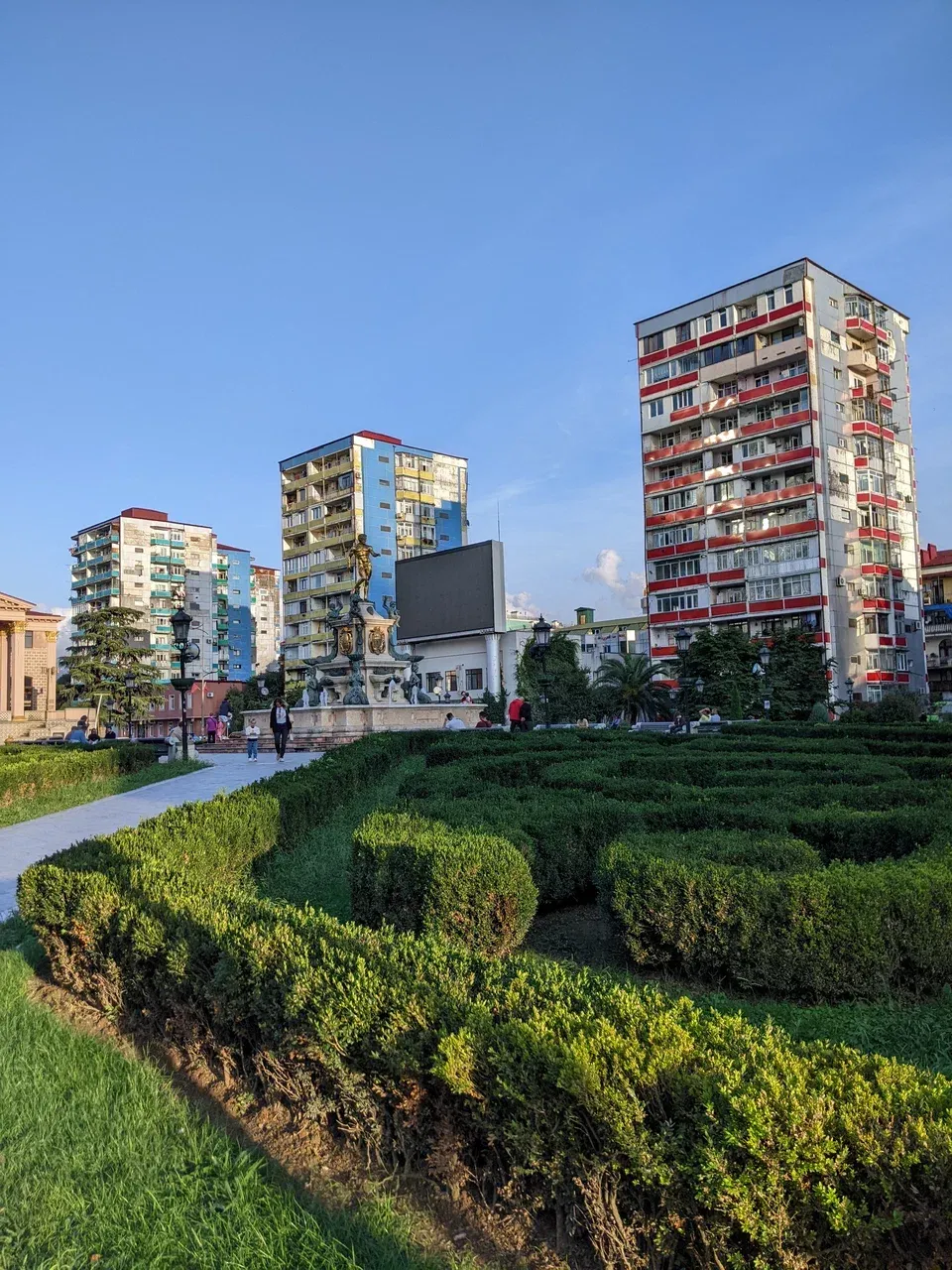 https://d2rzpmb54mcyw0.cloudfront.net/content/guides/batumi/batumi14.webp