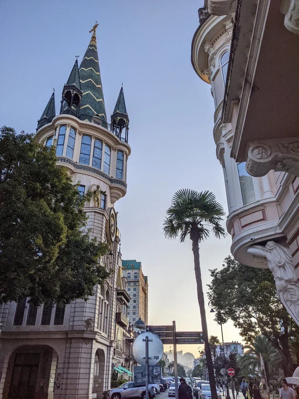 https://d2rzpmb54mcyw0.cloudfront.net/content/guides/batumi/batumi16.webp
