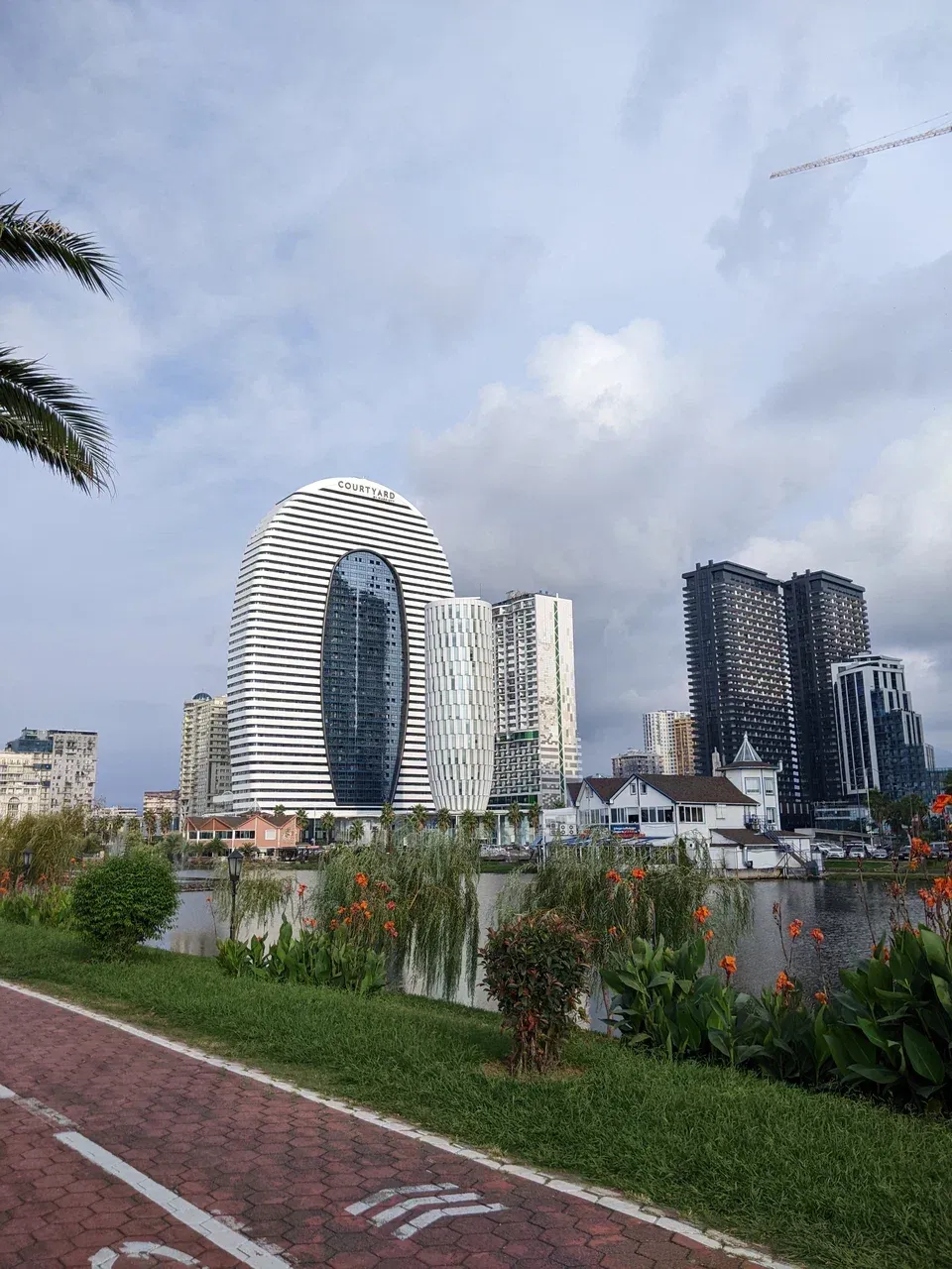 https://d2rzpmb54mcyw0.cloudfront.net/content/guides/batumi/batumi2.webp