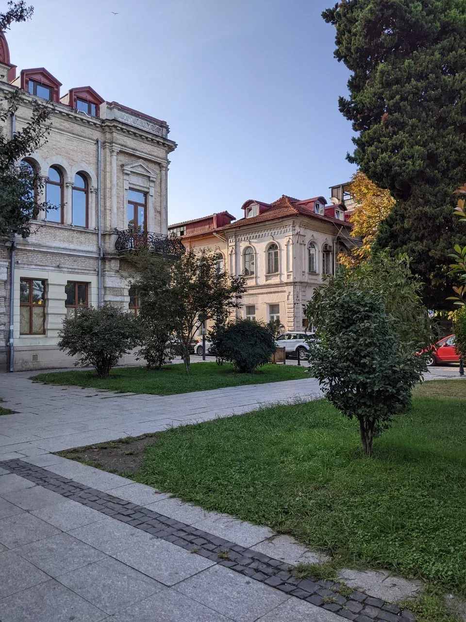 https://d2rzpmb54mcyw0.cloudfront.net/content/guides/batumi/batumi4.webp