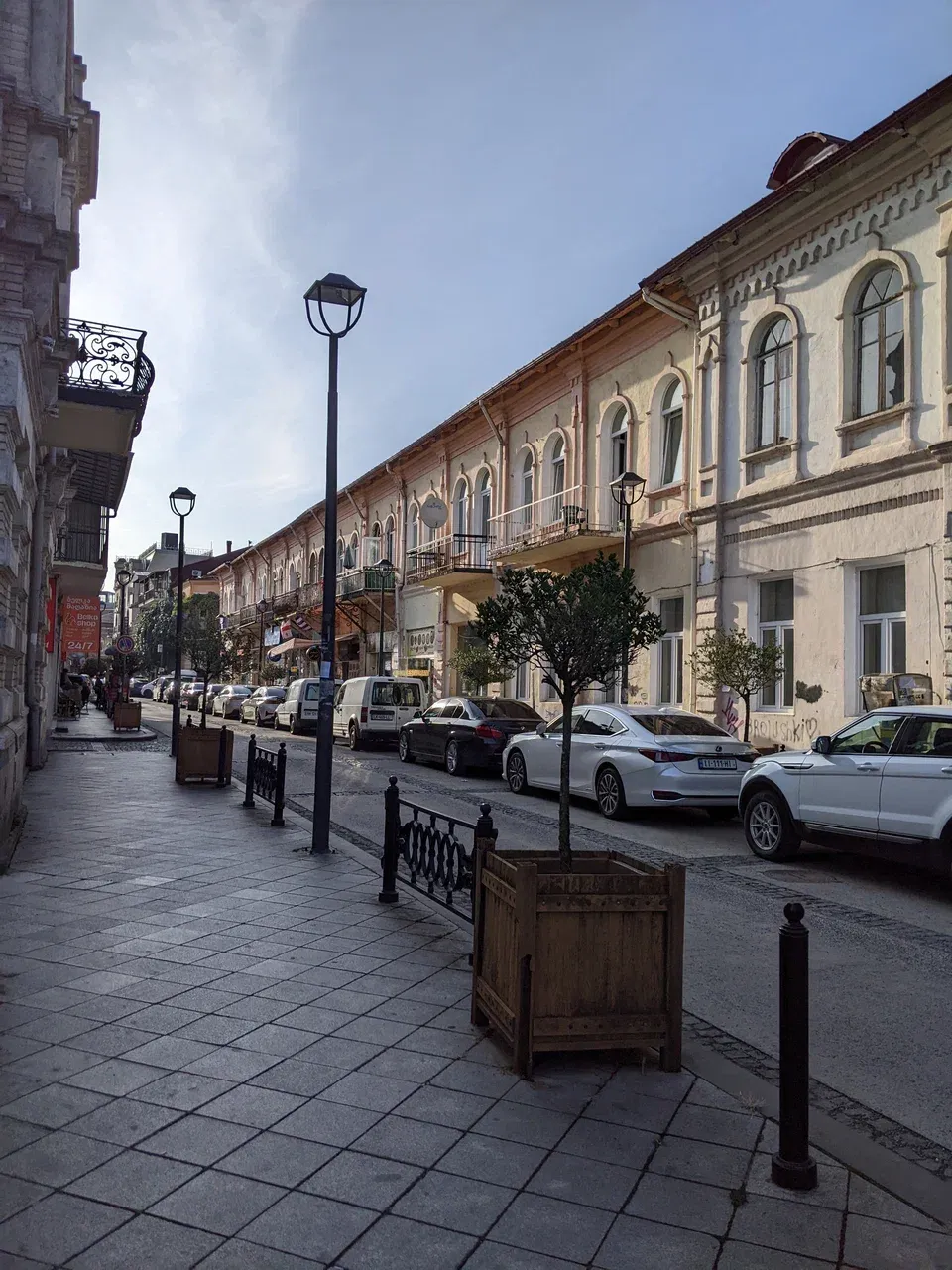https://d2rzpmb54mcyw0.cloudfront.net/content/guides/batumi/batumi5.webp