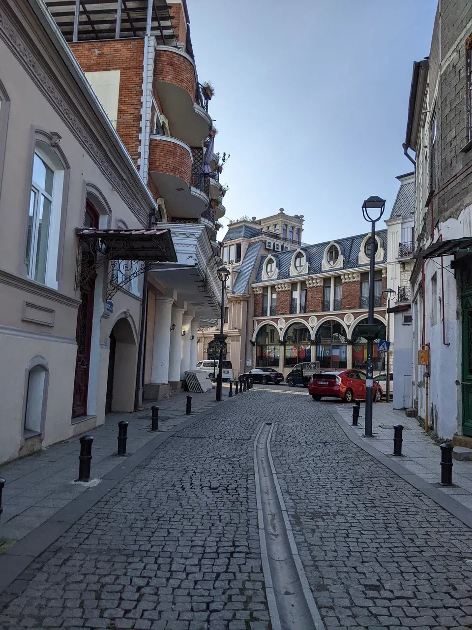 https://d2rzpmb54mcyw0.cloudfront.net/content/guides/batumi/batumi7.webp