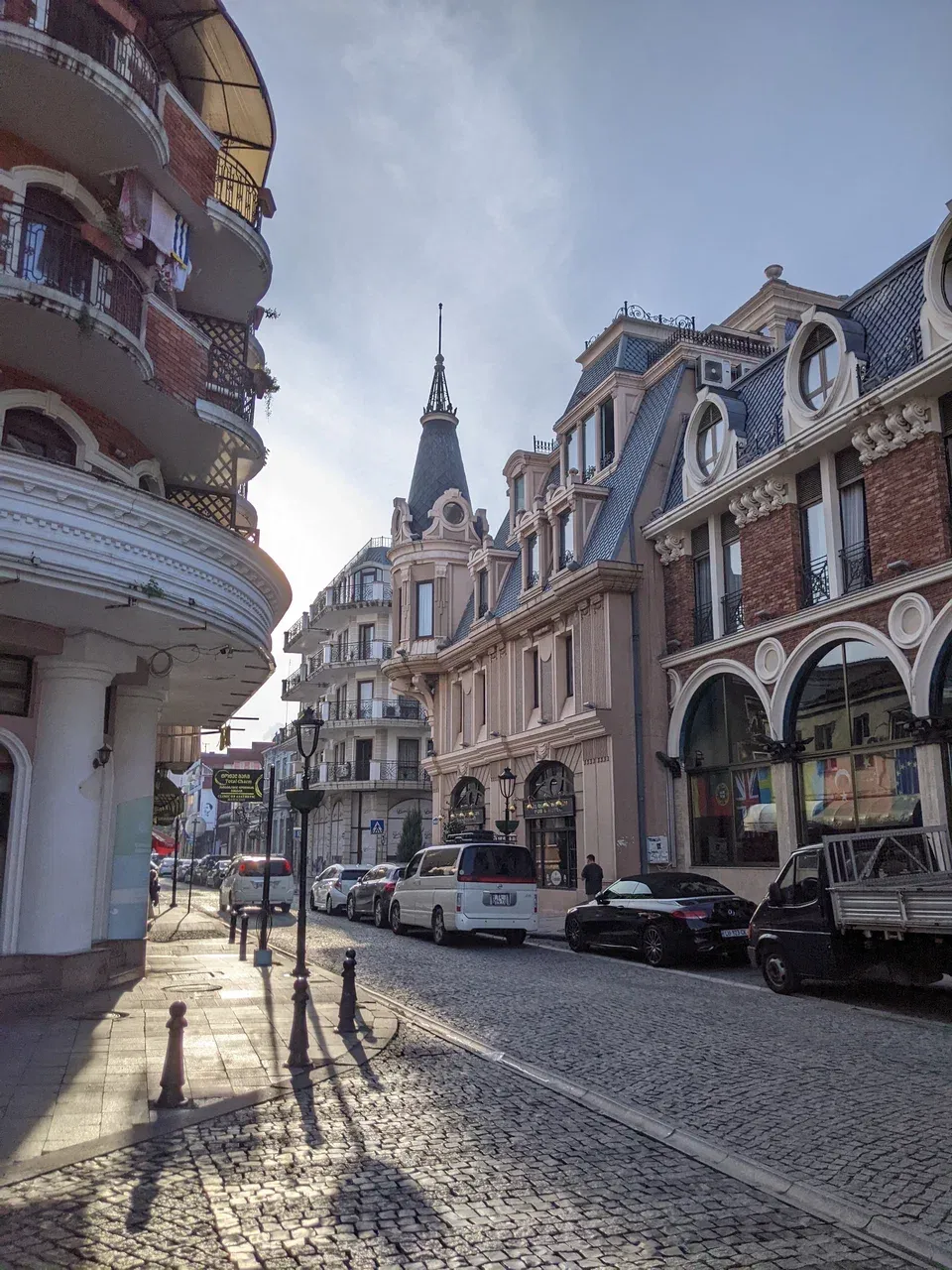 https://d2rzpmb54mcyw0.cloudfront.net/content/guides/batumi/batumi8.webp