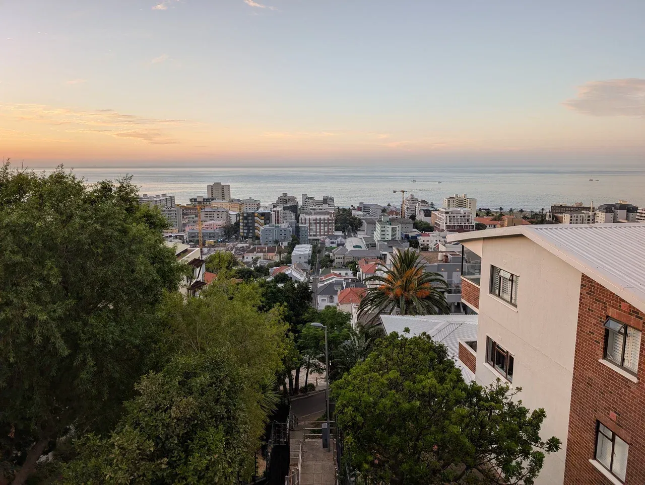 https://d2rzpmb54mcyw0.cloudfront.net/content/guides/cape-town/cape-town5.webp