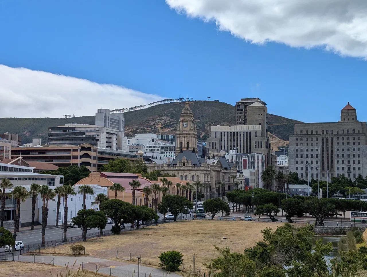 https://d2rzpmb54mcyw0.cloudfront.net/content/guides/cape-town/cape-town7.webp