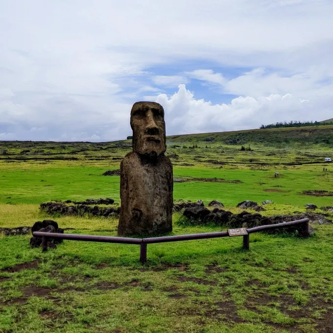https://d2rzpmb54mcyw0.cloudfront.net/content/guides/eastern-island/easter-island.webp