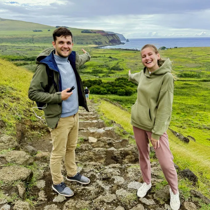 https://d2rzpmb54mcyw0.cloudfront.net/content/guides/eastern-island/easter-island3.webp
