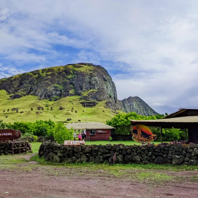 https://d2rzpmb54mcyw0.cloudfront.net/content/guides/eastern-island/easter-island6.webp