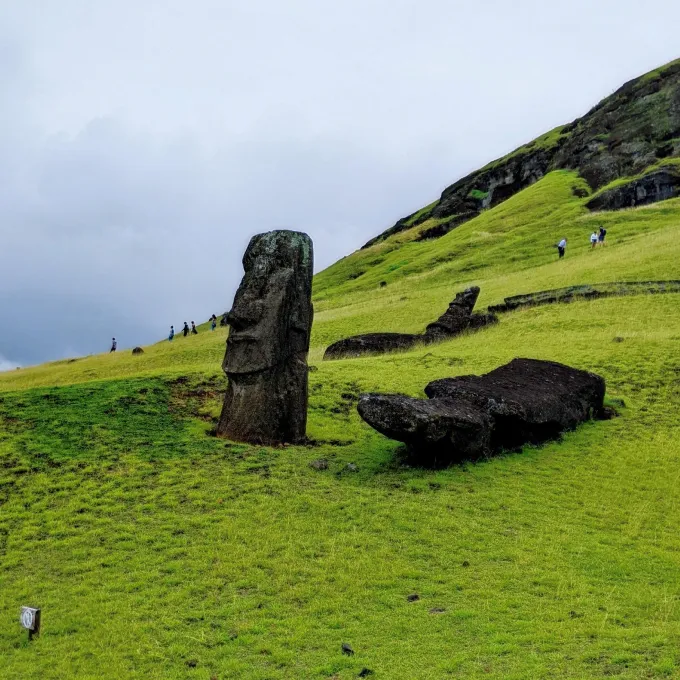 https://d2rzpmb54mcyw0.cloudfront.net/content/guides/eastern-island/easter-island7.webp