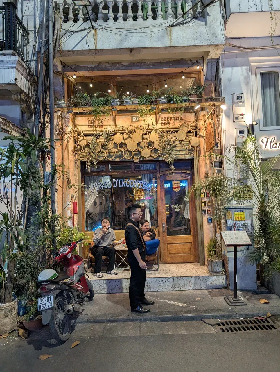 https://d2rzpmb54mcyw0.cloudfront.net/content/guides/hanoi/hanoi9.webp