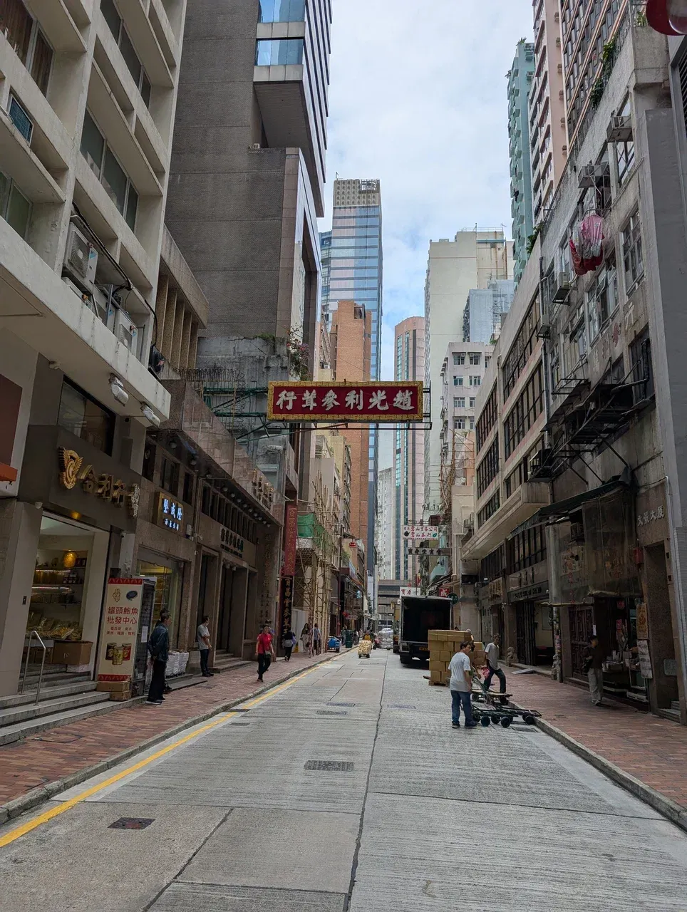 https://d2rzpmb54mcyw0.cloudfront.net/content/guides/hong-kong/hongkong18.webp