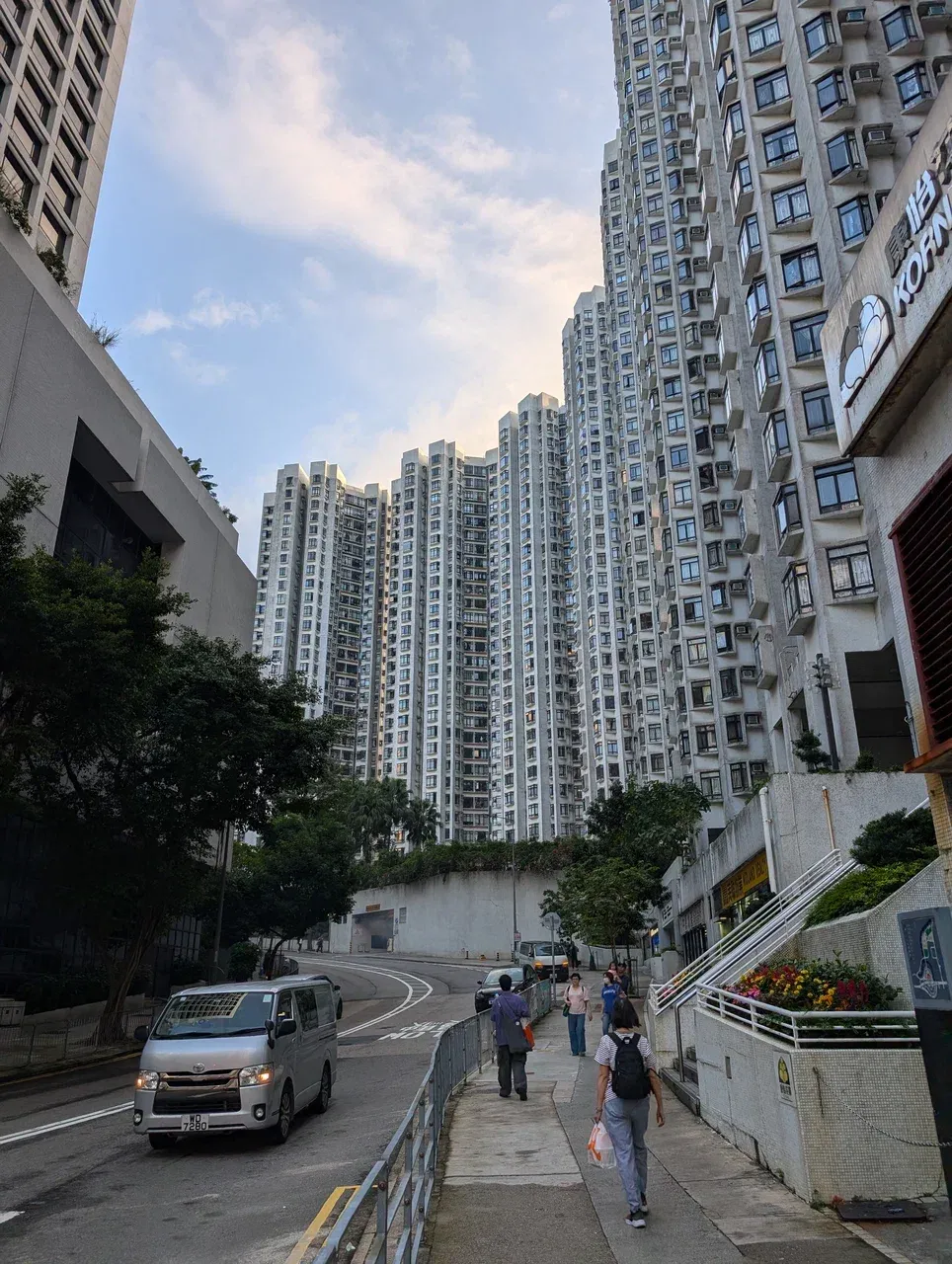https://d2rzpmb54mcyw0.cloudfront.net/content/guides/hong-kong/hongkong6.webp