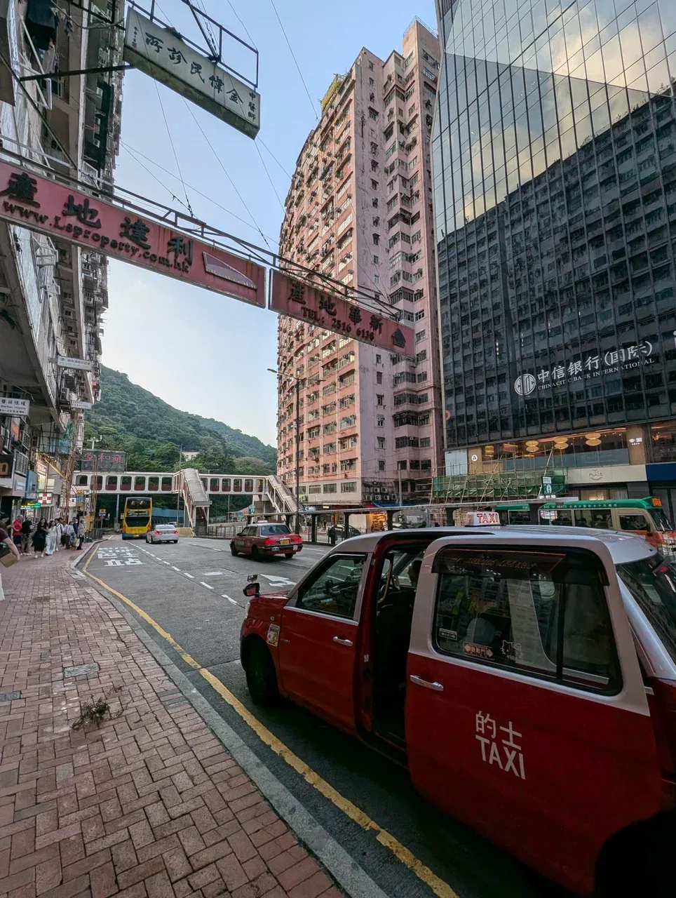 https://d2rzpmb54mcyw0.cloudfront.net/content/guides/hong-kong/hongkong7.webp