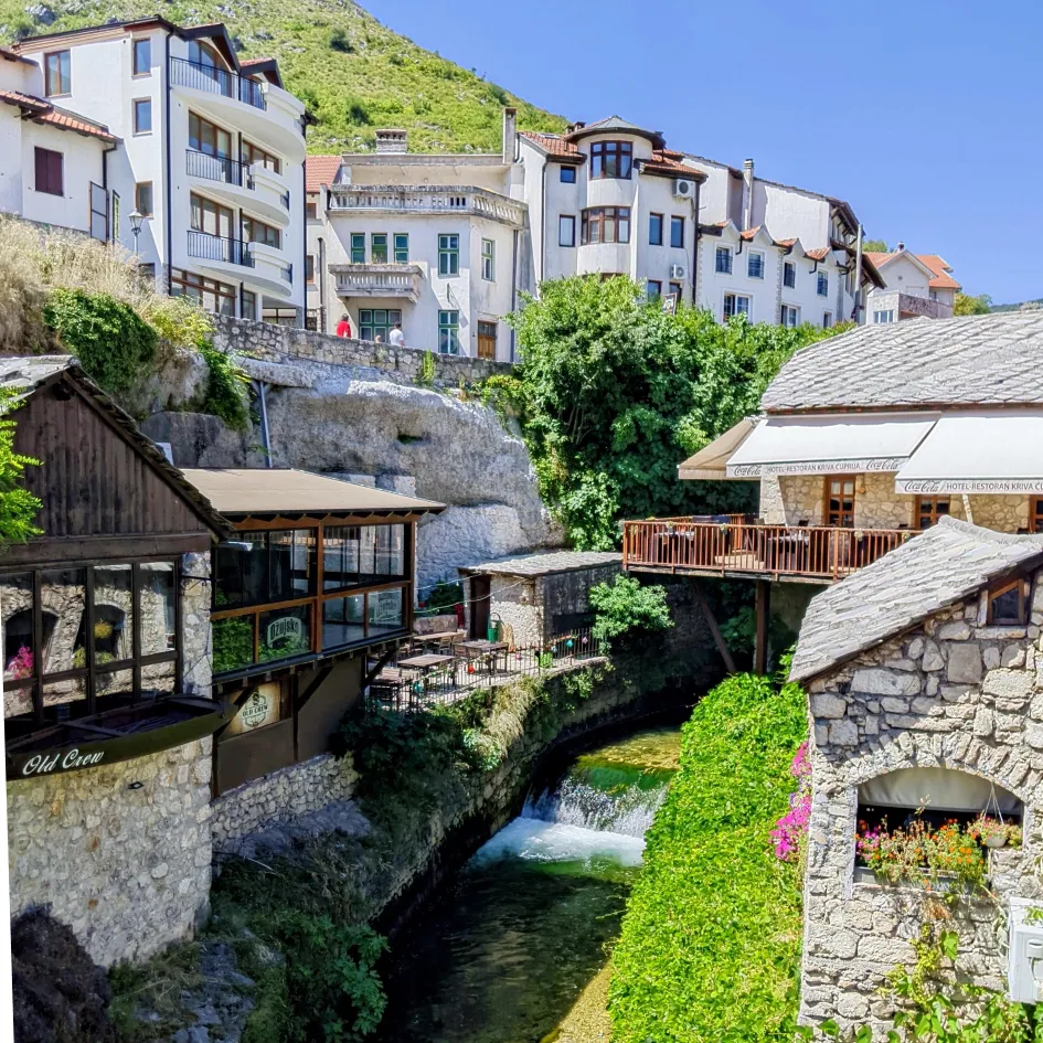 https://d2rzpmb54mcyw0.cloudfront.net/content/guides/mostar/mostar1.webp