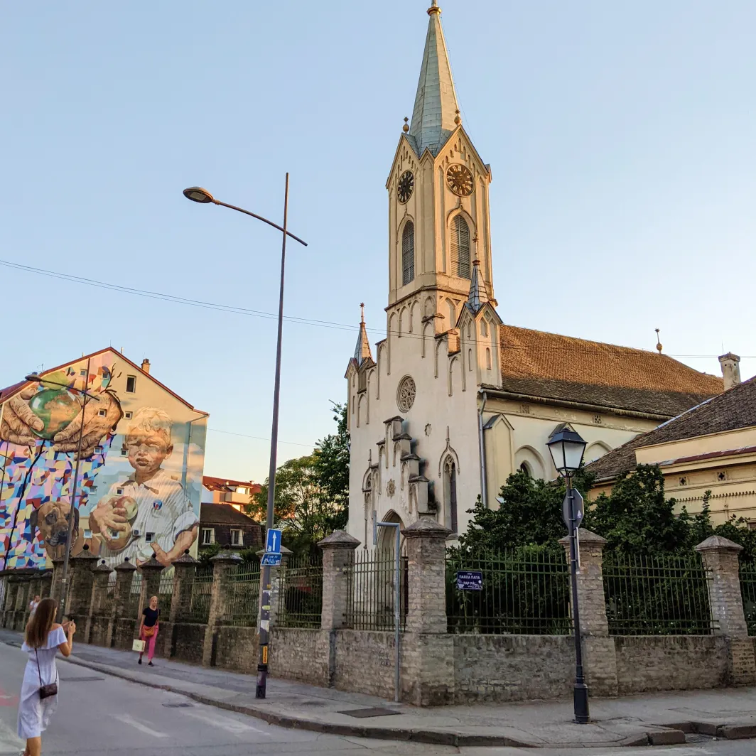 https://d2rzpmb54mcyw0.cloudfront.net/content/guides/novisad/novisad5.webp