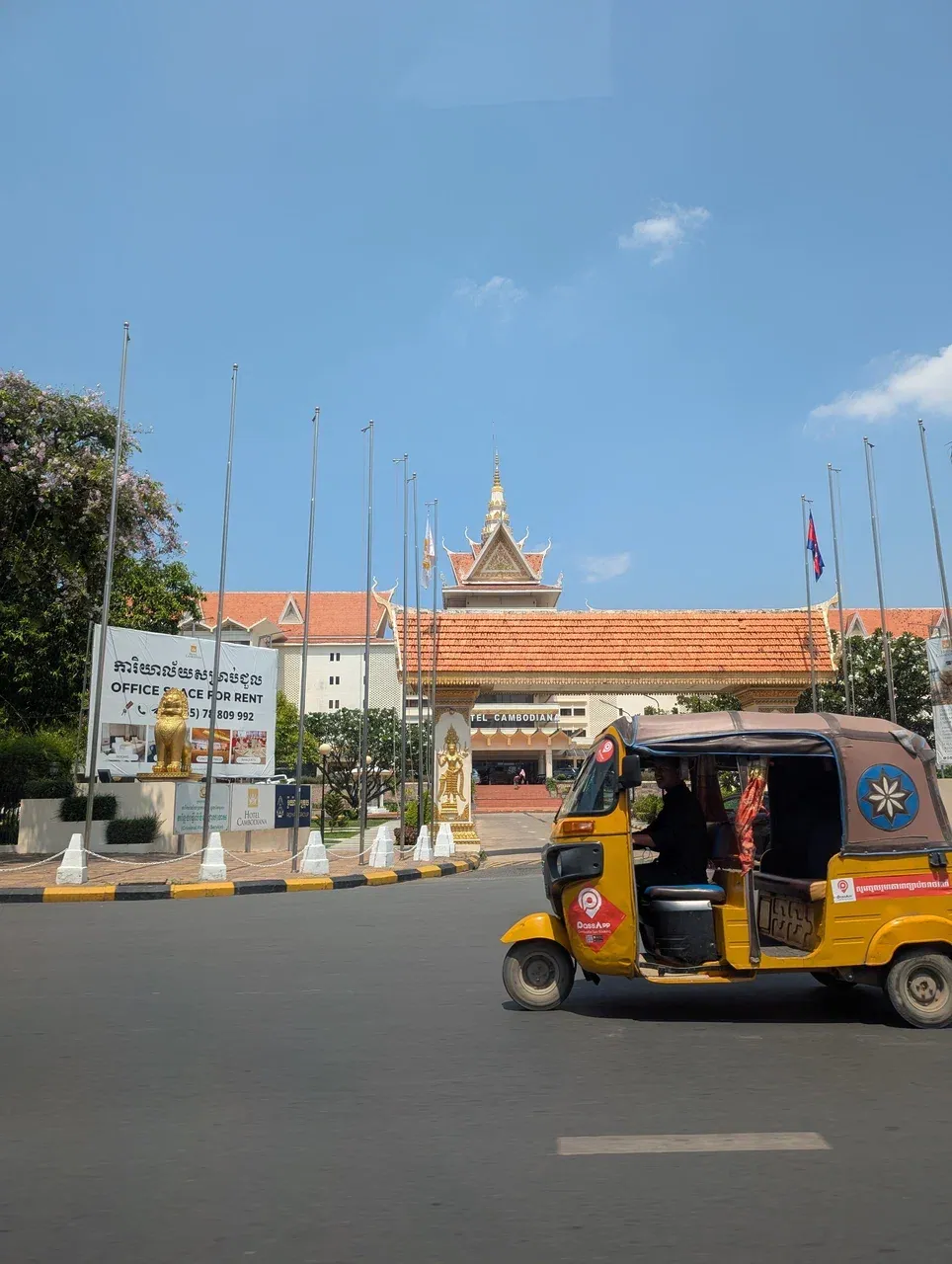 https://d2rzpmb54mcyw0.cloudfront.net/content/guides/phnom-penh/phnom-penh4.webp