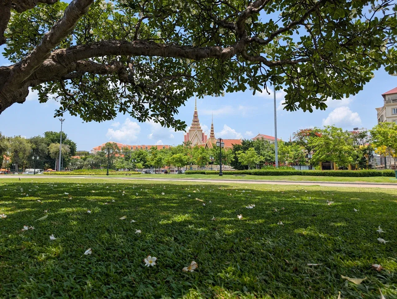 https://d2rzpmb54mcyw0.cloudfront.net/content/guides/phnom-penh/phnom-penh6.webp