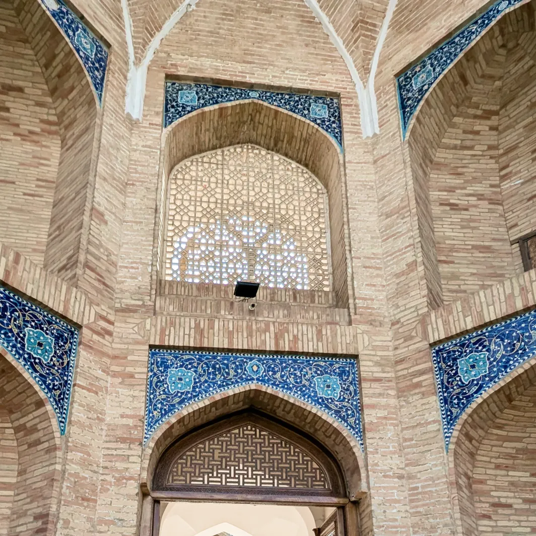 https://d2rzpmb54mcyw0.cloudfront.net/content/guides/uzbekistan/uzbekistan1.webp