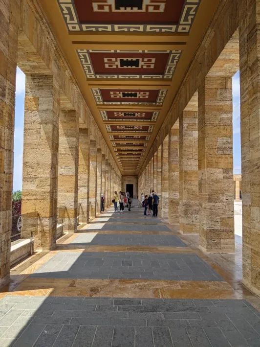 https://d2rzpmb54mcyw0.cloudfront.net/content/guides/ankara/anitkabir2.webp