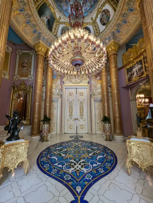 https://d2rzpmb54mcyw0.cloudfront.net/content/guides/ankara/golden-pavilion-museum4.webp