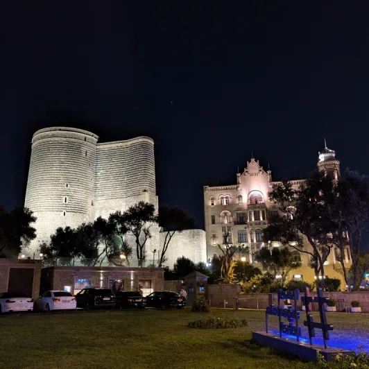 https://d2rzpmb54mcyw0.cloudfront.net/content/guides/baku/maiden-tower2.webp