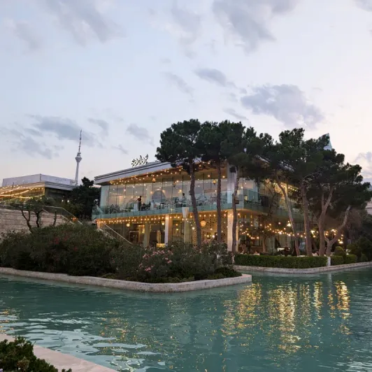 https://d2rzpmb54mcyw0.cloudfront.net/content/guides/baku/mini-venice2.webp