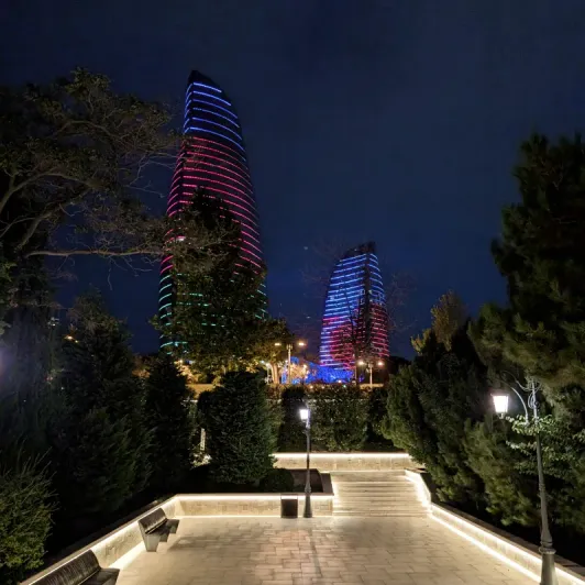 https://d2rzpmb54mcyw0.cloudfront.net/content/guides/baku/nagorniy-park3.webp