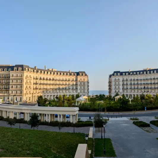 https://d2rzpmb54mcyw0.cloudfront.net/content/guides/baku/white-city3.webp