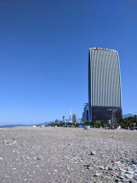 https://d2rzpmb54mcyw0.cloudfront.net/content/guides/batumi/beach3.webp