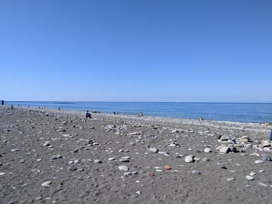 https://d2rzpmb54mcyw0.cloudfront.net/content/guides/batumi/beach4.webp