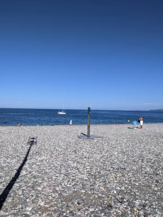 https://d2rzpmb54mcyw0.cloudfront.net/content/guides/batumi/beach5.webp