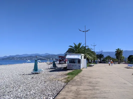 https://d2rzpmb54mcyw0.cloudfront.net/content/guides/batumi/beach6.webp