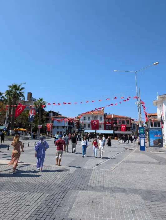 https://d2rzpmb54mcyw0.cloudfront.net/content/guides/bursa/mudanya-attaturk-house2.webp