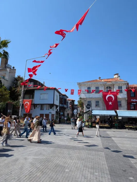 https://d2rzpmb54mcyw0.cloudfront.net/content/guides/bursa/mudanya-attaturk-house3.webp
