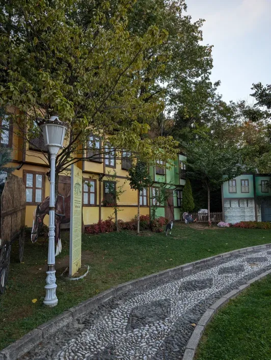 https://d2rzpmb54mcyw0.cloudfront.net/content/guides/bursa/sultan-mansion-museum2.webp
