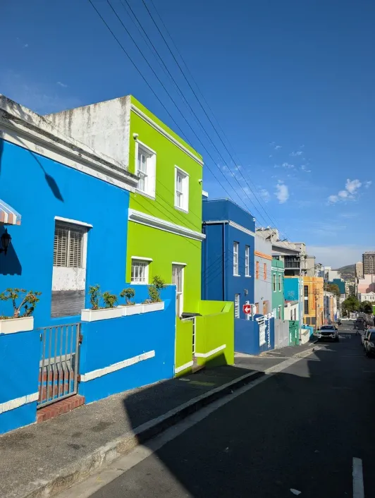 https://d2rzpmb54mcyw0.cloudfront.net/content/guides/cape-town/bo-kaap2.webp