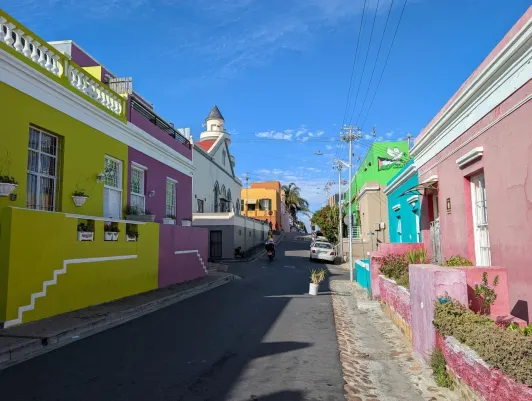 https://d2rzpmb54mcyw0.cloudfront.net/content/guides/cape-town/bo-kaap4.webp