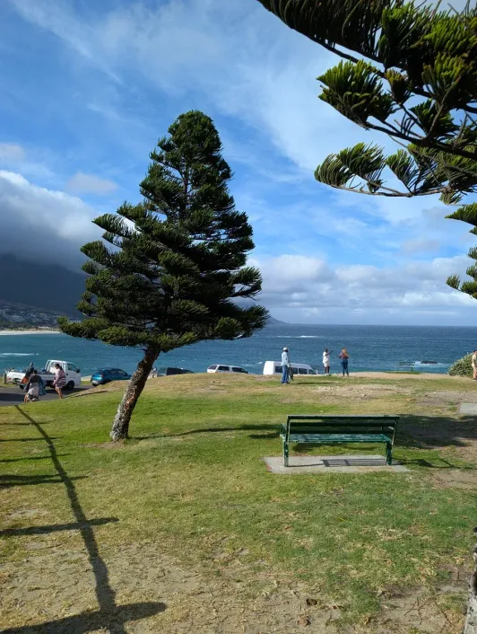 https://d2rzpmb54mcyw0.cloudfront.net/content/guides/cape-town/camps-bay-beach-viewpoint2.webp