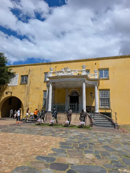 https://d2rzpmb54mcyw0.cloudfront.net/content/guides/cape-town/castle-of-good-hope3.webp