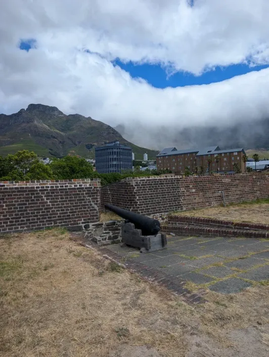 https://d2rzpmb54mcyw0.cloudfront.net/content/guides/cape-town/castle-of-good-hope5.webp