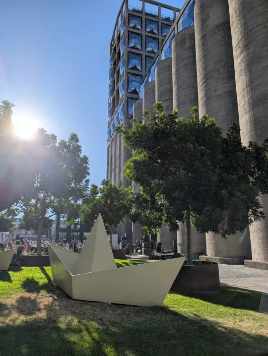 https://d2rzpmb54mcyw0.cloudfront.net/content/guides/cape-town/mocaa5.webp