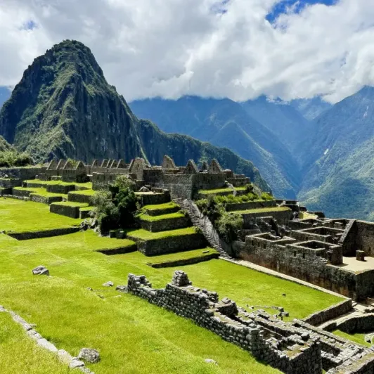 https://d2rzpmb54mcyw0.cloudfront.net/content/guides/cusco/machu-picchu2.webp