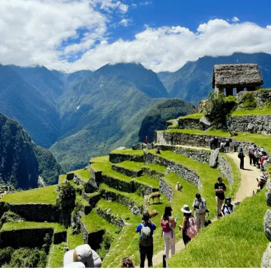 https://d2rzpmb54mcyw0.cloudfront.net/content/guides/cusco/machu-picchu4.webp
