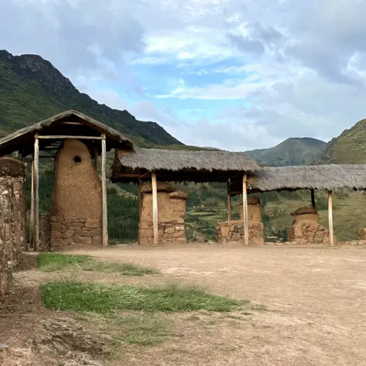 https://d2rzpmb54mcyw0.cloudfront.net/content/guides/cusco/pisac2.webp