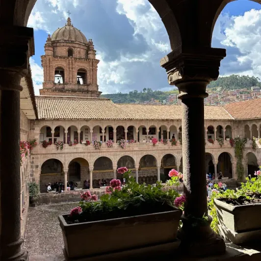 https://d2rzpmb54mcyw0.cloudfront.net/content/guides/cusco/qurikancha2.webp