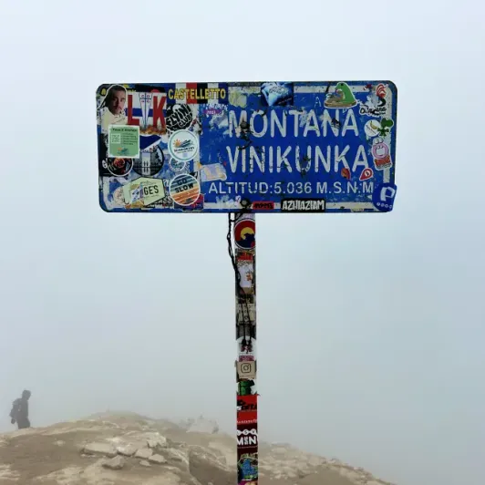 https://d2rzpmb54mcyw0.cloudfront.net/content/guides/cusco/rainbow-mountains3.webp